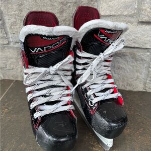 Bauer Vapor Ice Hockey Skates in Black, Red & White